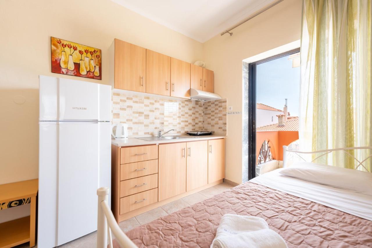 Milonas House Apartments Паралія-Діонісіу Екстер'єр фото