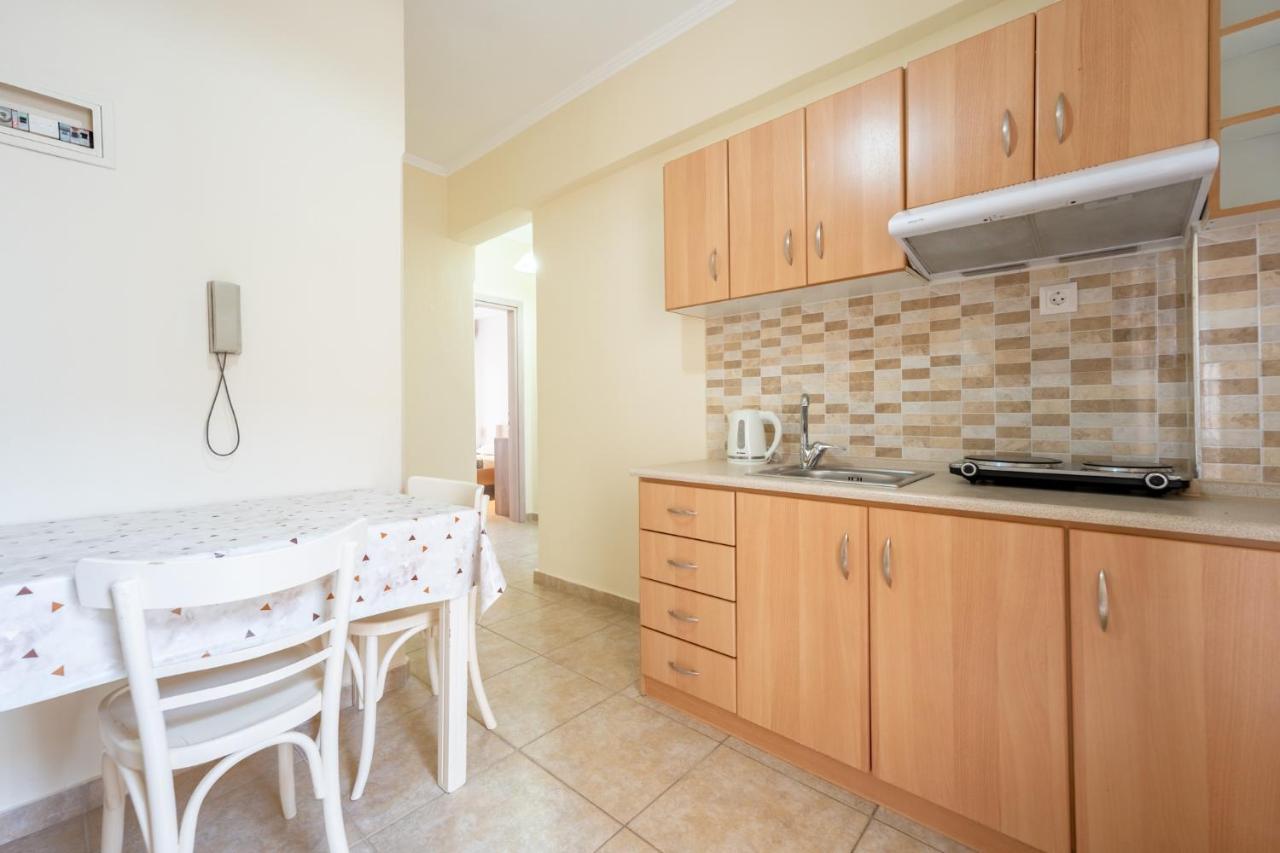 Milonas House Apartments Паралія-Діонісіу Екстер'єр фото