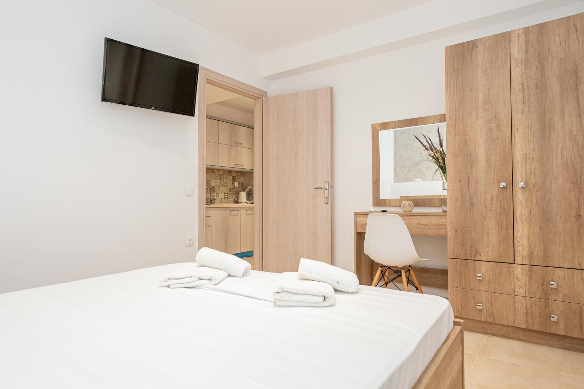 Milonas House Apartments Паралія-Діонісіу Екстер'єр фото
