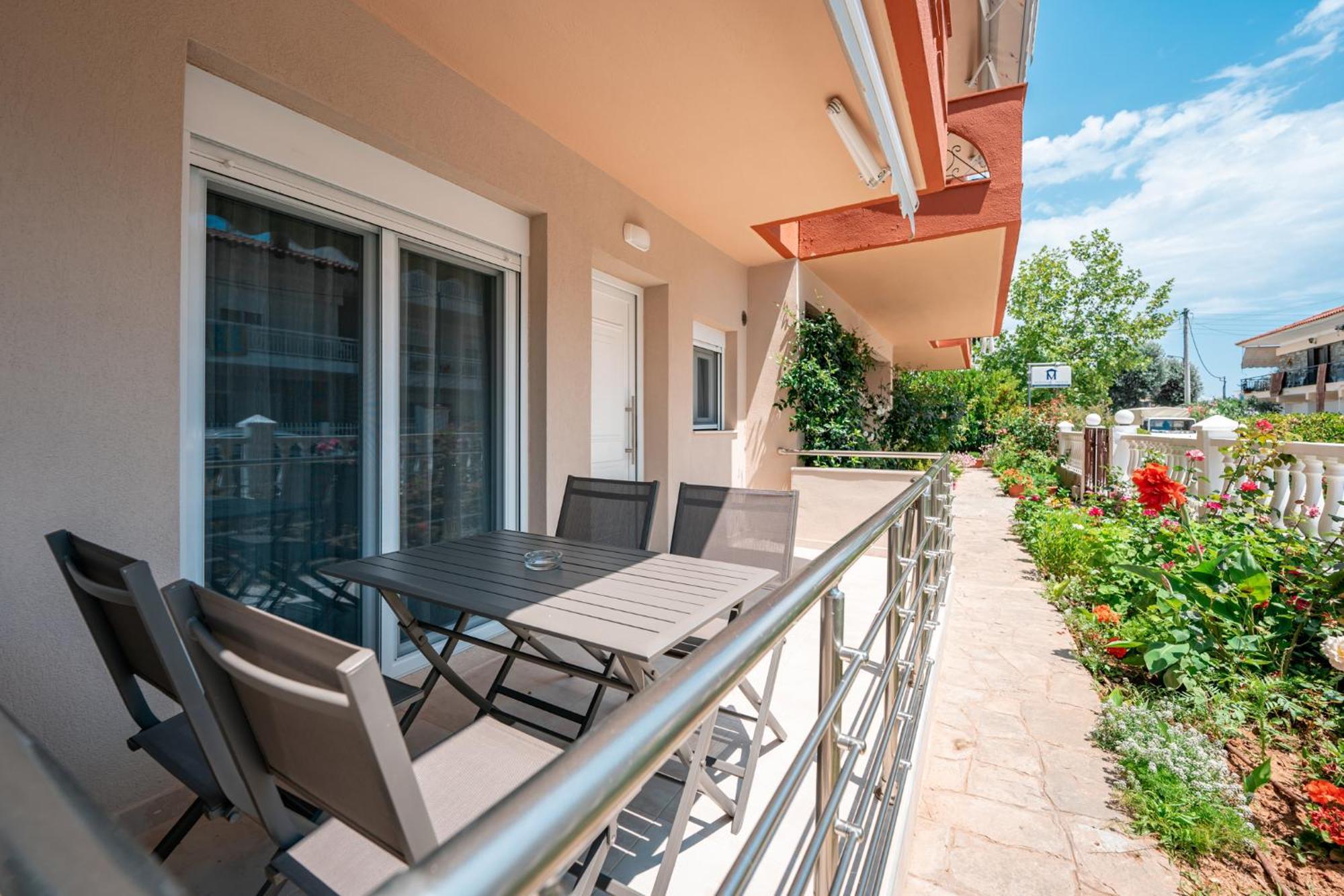 Milonas House Apartments Паралія-Діонісіу Екстер'єр фото